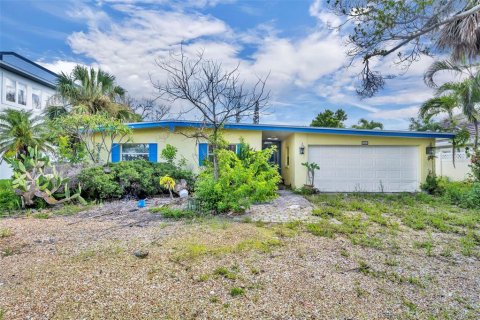 House in South Pasadena, Florida 3 bedrooms, 198.63 sq.m. № 1838200 - photo 2