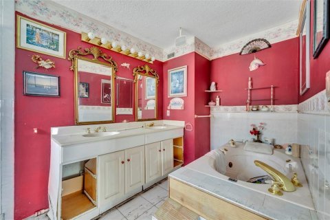 House in South Pasadena, Florida 3 bedrooms, 198.63 sq.m. № 1838200 - photo 23