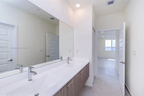 Купить кондоминиум в Дорал, Флорида 3 спальни, 102.38м2, № 1863044 - фото 11