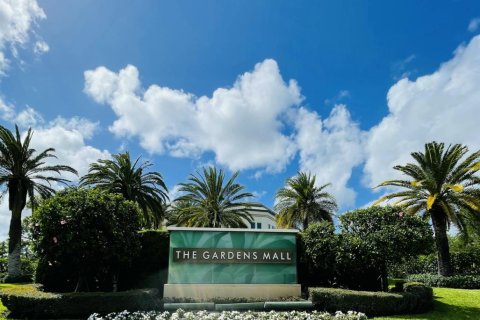 Commercial property in Palm Beach Gardens, Florida № 2087729 - photo 13
