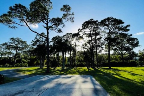 Commercial property in Palm Beach Gardens, Florida № 2087729 - photo 2