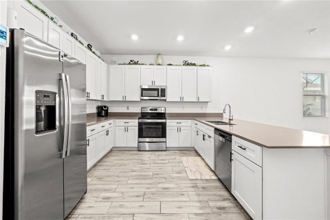 House in Bartow, Florida 4 bedrooms, 207.17 sq.m. № 1900312 - photo 9