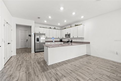 House in Bartow, Florida 4 bedrooms, 207.17 sq.m. № 1900312 - photo 7