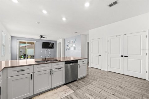 House in Bartow, Florida 4 bedrooms, 207.17 sq.m. № 1900312 - photo 8