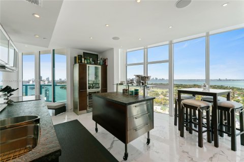 Condo in Miami Beach, Florida, 3 bedrooms  № 1695605 - photo 14