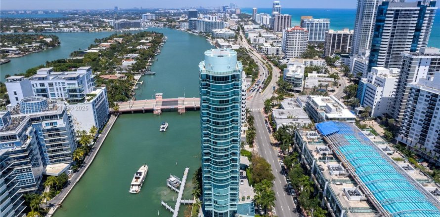 Condo in Miami Beach, Florida, 3 bedrooms  № 1695605