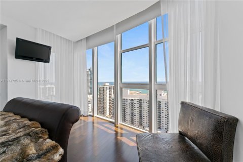 Condo in Miami Beach, Florida, 3 bedrooms  № 1695605 - photo 30