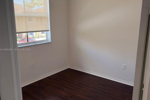Casa en venta en Pembroke Pines, Florida, 3 dormitorios № 2081309 - foto 2