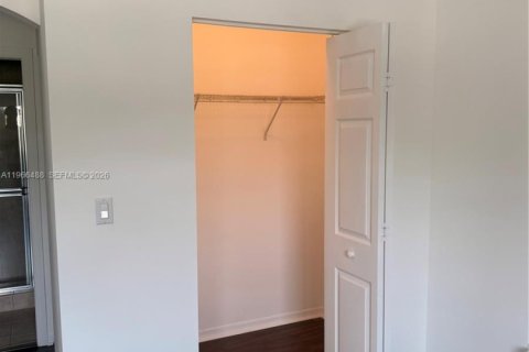 Casa en venta en Pembroke Pines, Florida, 3 dormitorios № 2081309 - foto 3