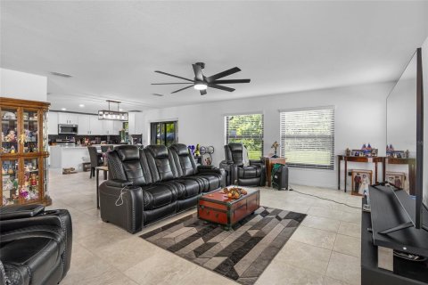 Villa ou maison à vendre à Kissimmee, Floride: 4 chambres, 288.74 m2 № 1873338 - photo 6