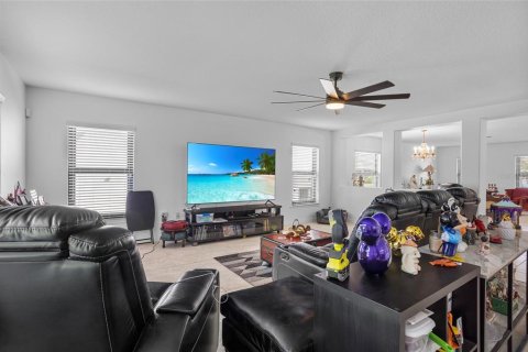 Villa ou maison à vendre à Kissimmee, Floride: 4 chambres, 288.74 m2 № 1873338 - photo 5