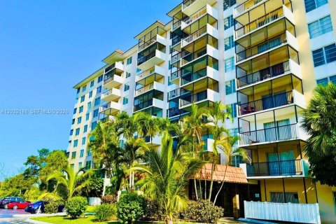 Condominio en Lauderhill, Florida, 2 dormitorios  № 2084901