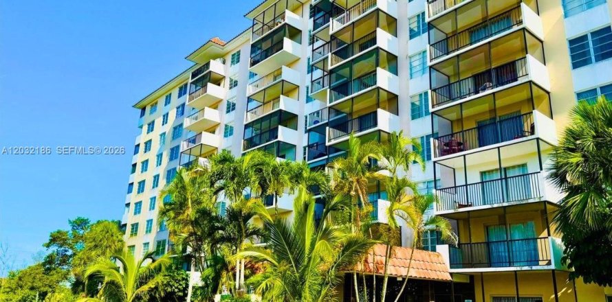 Condominio en Lauderhill, Florida, 2 dormitorios  № 2084901