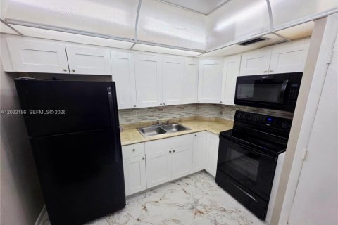 Condominio en venta en Lauderhill, Florida, 2 dormitorios, 90.3 m2 № 2084901 - foto 13