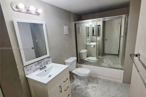 Condominio en venta en Lauderhill, Florida, 2 dormitorios, 90.3 m2 № 2084901 - foto 17