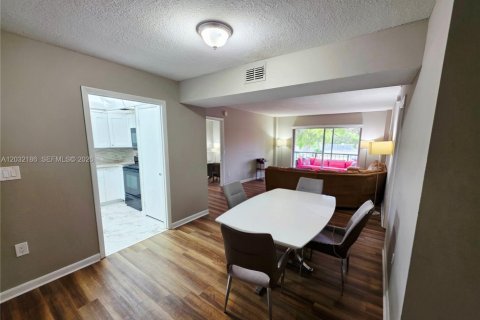 Condominio en venta en Lauderhill, Florida, 2 dormitorios, 90.3 m2 № 2084901 - foto 7