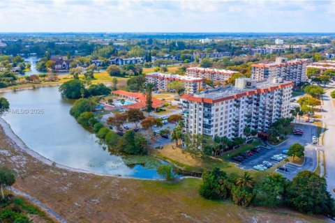 Condominio en venta en Lauderhill, Florida, 2 dormitorios, 90.3 m2 № 2084901 - foto 2