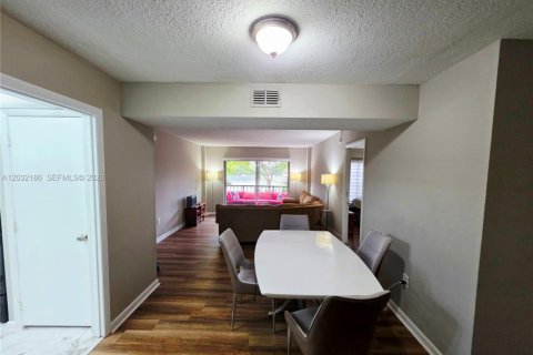 Condominio en venta en Lauderhill, Florida, 2 dormitorios, 90.3 m2 № 2084901 - foto 8