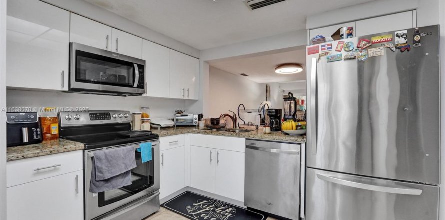 Таунхаус в Санрайз, Флорида 3 спальни, 140.47м2 № 1958558