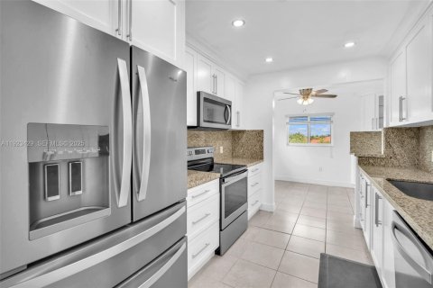 Copropriété à vendre à Pembroke Pines, Floride: 2 chambres, 142.42 m2 № 1983521 - photo 8