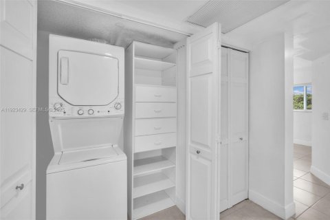 Copropriété à vendre à Pembroke Pines, Floride: 2 chambres, 142.42 m2 № 1983521 - photo 28