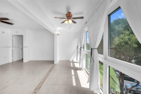 Copropriété à vendre à Pembroke Pines, Floride: 2 chambres, 142.42 m2 № 1983521 - photo 18