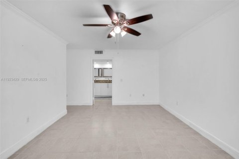 Copropriété à vendre à Pembroke Pines, Floride: 2 chambres, 142.42 m2 № 1983521 - photo 24