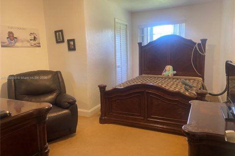 House in Miami, Florida 4 bedrooms, 262.45 sq.m. № 1888395 - photo 5