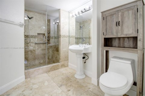 Condominio en venta en Hialeah, Florida, 3 dormitorios, 113.34 m2 № 1832431 - foto 13