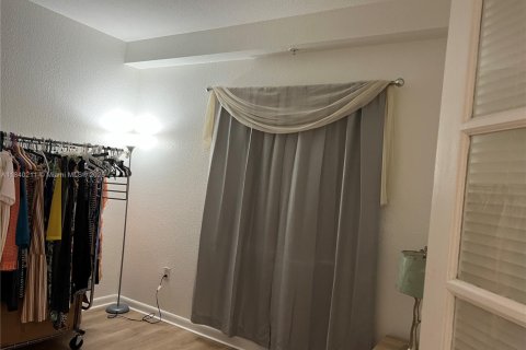 Condominio en venta en Hialeah, Florida, 3 dormitorios, 113.34 m2 № 1832431 - foto 4
