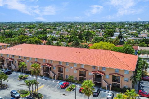 Condominio en venta en Hialeah, Florida, 3 dormitorios, 113.34 m2 № 1832431 - foto 23
