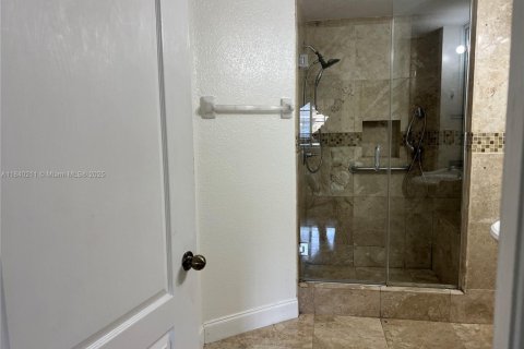 Condominio en venta en Hialeah, Florida, 3 dormitorios, 113.34 m2 № 1832431 - foto 7