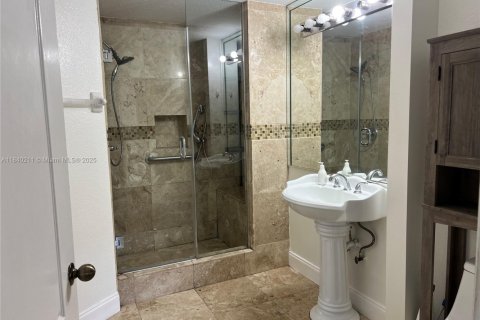 Condominio en venta en Hialeah, Florida, 3 dormitorios, 113.34 m2 № 1832431 - foto 8