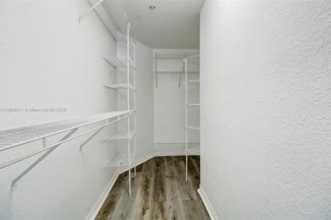 Condominio en venta en Hialeah, Florida, 3 dormitorios, 113.34 m2 № 1832431 - foto 14