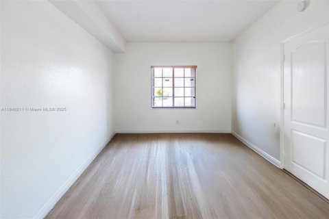 Condominio en venta en Hialeah, Florida, 3 dormitorios, 113.34 m2 № 1832431 - foto 16