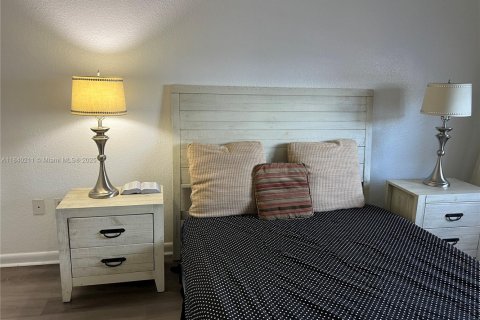 Condominio en venta en Hialeah, Florida, 3 dormitorios, 113.34 m2 № 1832431 - foto 9
