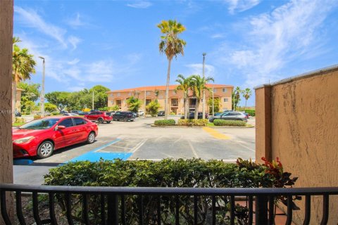 Condominio en venta en Hialeah, Florida, 3 dormitorios, 113.34 m2 № 1832431 - foto 19