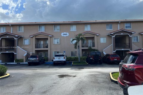 Condominio en venta en Hialeah, Florida, 3 dormitorios, 113.34 m2 № 1832431 - foto 1