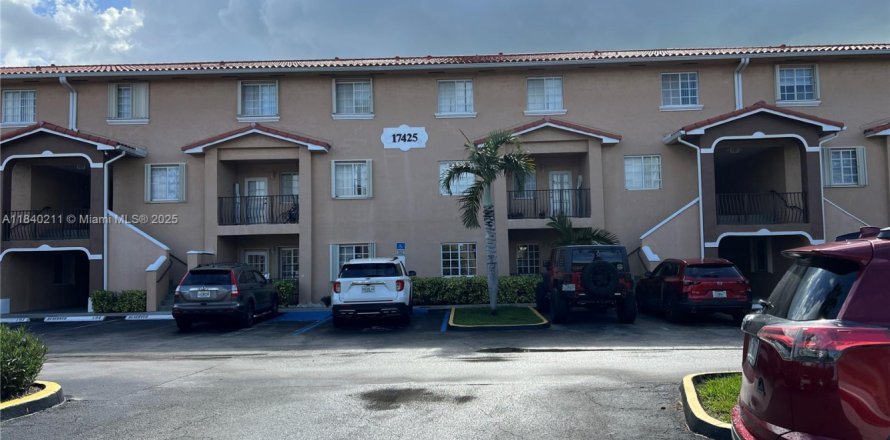 Condominio en Hialeah, Florida, 3 dormitorios  № 1832431