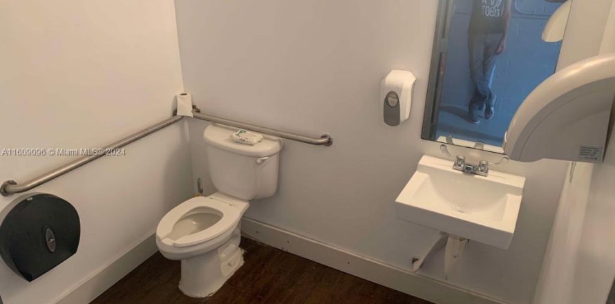 Immobilier commercial à Miami Gardens, Floride № 1231302