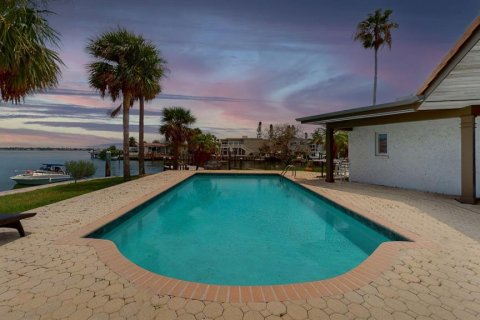 Villa ou maison à louer à Saint Pete Beach, Floride: 3 chambres, 214.14 m2 № 1876953 - photo 6