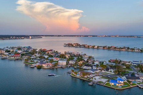 Villa ou maison à louer à Saint Pete Beach, Floride: 3 chambres, 214.14 m2 № 1876953 - photo 4