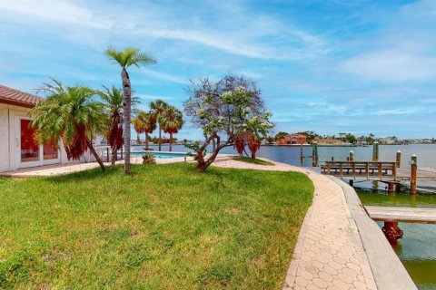 Villa ou maison à louer à Saint Pete Beach, Floride: 3 chambres, 214.14 m2 № 1876953 - photo 16