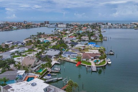 Villa ou maison à louer à Saint Pete Beach, Floride: 3 chambres, 214.14 m2 № 1876953 - photo 3