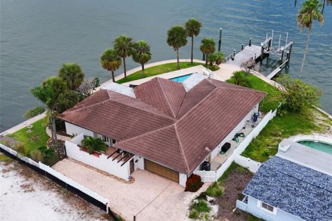 Villa ou maison à louer à Saint Pete Beach, Floride: 3 chambres, 214.14 m2 № 1876953 - photo 8