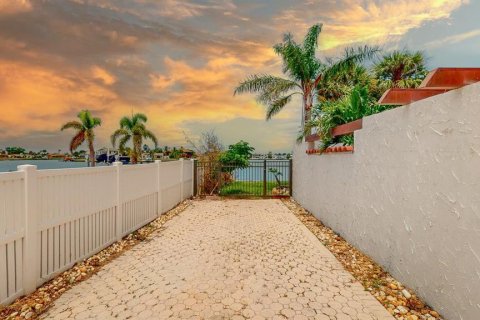 Villa ou maison à louer à Saint Pete Beach, Floride: 3 chambres, 214.14 m2 № 1876953 - photo 17
