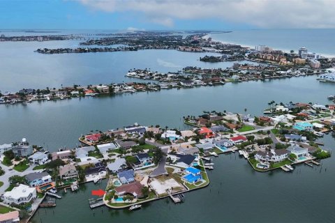 Villa ou maison à louer à Saint Pete Beach, Floride: 3 chambres, 214.14 m2 № 1876953 - photo 2