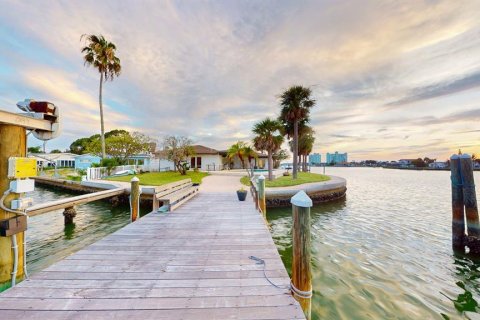 Villa ou maison à louer à Saint Pete Beach, Floride: 3 chambres, 214.14 m2 № 1876953 - photo 13