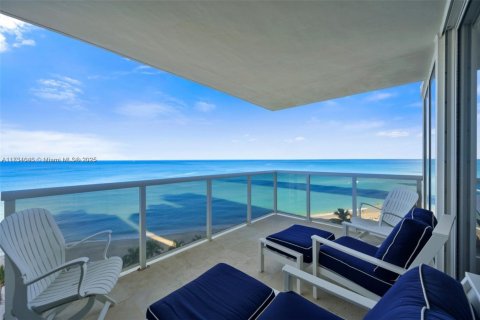 Condo in Sunny Isles Beach, Florida, 3 bedrooms  № 1809132 - photo 16