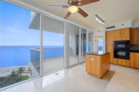 Condo in Sunny Isles Beach, Florida, 3 bedrooms  № 1809132 - photo 25